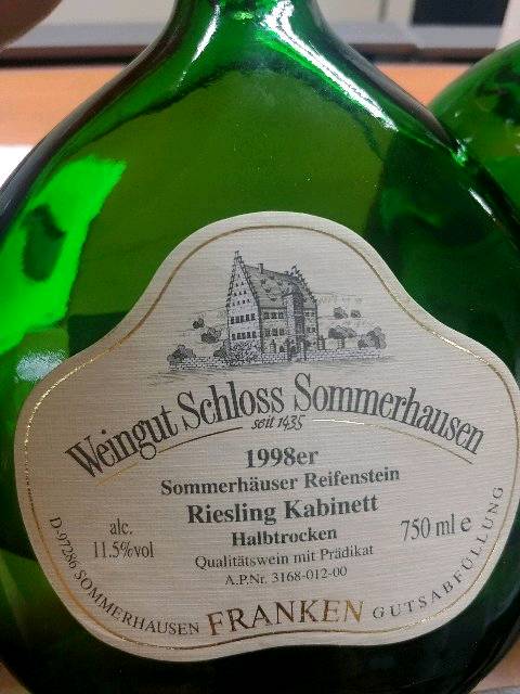 Weingut Schloss Sommerhausen Sommerhauser Reifenstein Riesling Kabinett Halbtrocken Wine Info Weingut Schloss Sommerhausen Sommerhauser Reifenstein Riesling Kabinett Halbtrocken Wine Info