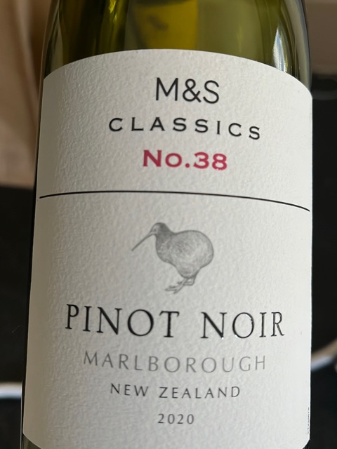 Marks & Spencer Classics No.38 Pinot Noir | Vivino 日本語