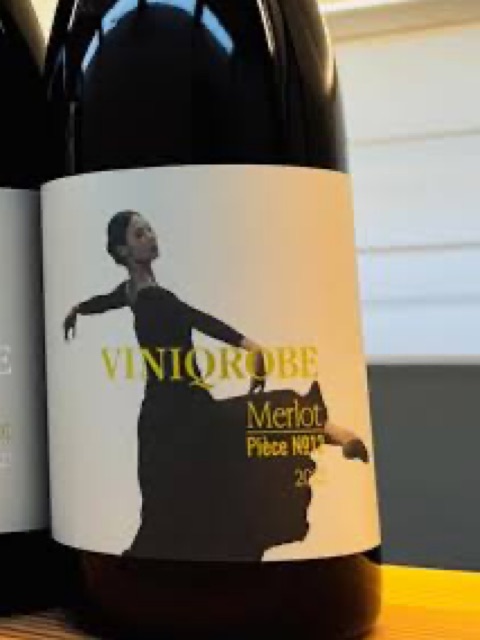 Viniqrobe Merlot 2023 ヴィニクローブ Viniqrobe Merlot | Vivino English