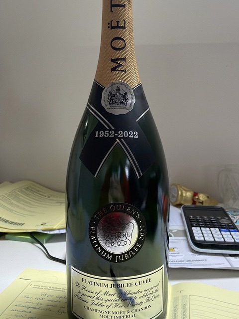 Moët&CHANDON THE QUEEN'S DIAMOND JUBILEE MOËT & CHANDON, THE CHAMPAGNE OF CELEBRATION, RELEASES