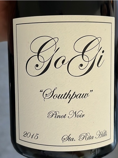 GoGi Southpaw Pinot Noir | Vivino English