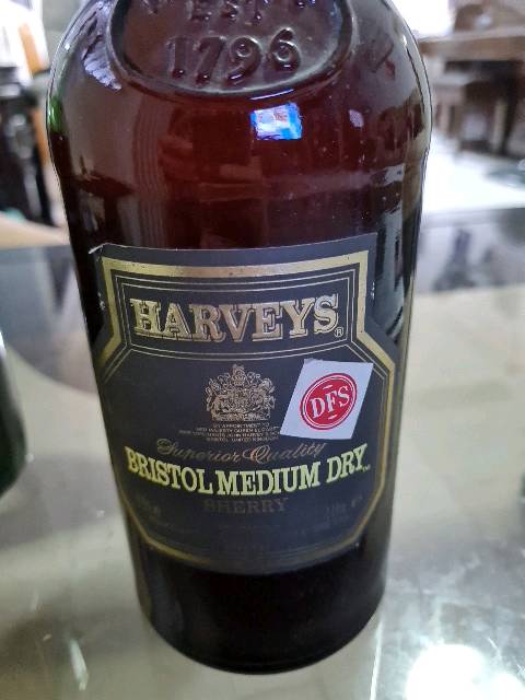 N.V. Harveys Bristol Medium Dry Sherry | Vivino 日本語