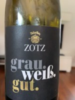 Julius Zotz Grau. Weiss. Gut