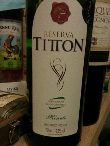 Titton Reserva Serra Gaúcha Vinho Branco Fino Seco Moscato | Vivino ...
