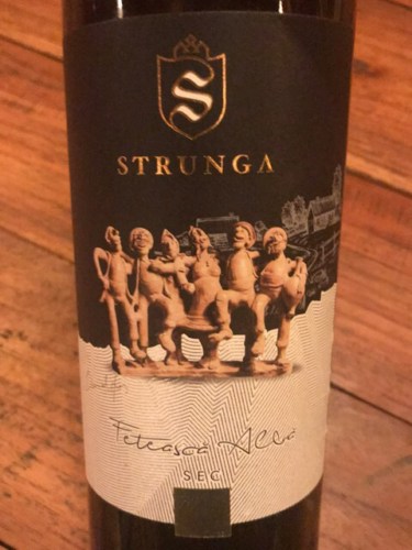 Strunga Fetească Albă Sec | Vivino US