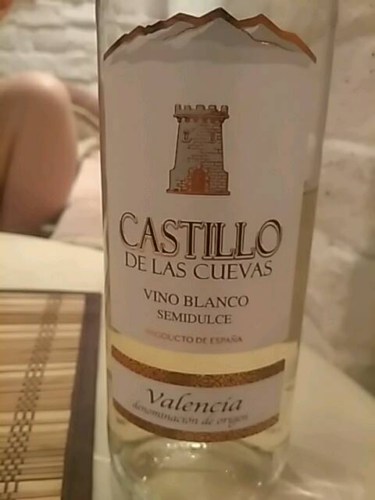 2019 Castillo de Las Cuevas Blanco Semidulce | Vivino US