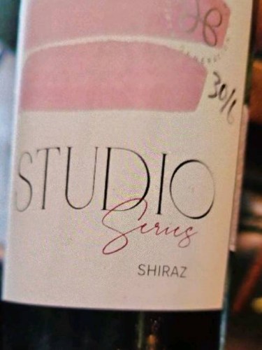 angove-studio-series-shiraz-vivino-english