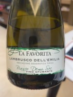 Medici Ermete La Favorita Lambrusco dell'Emilia Bianco Demi Sec Spumante