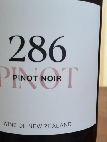 Matahiwi Estate 286 Pinot Noir | Vivino Español