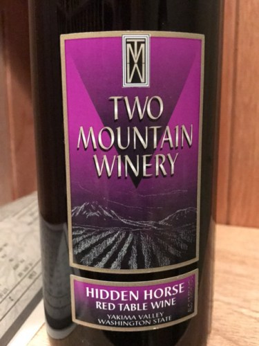 two-mountain-hidden-horse-red-table-vivino