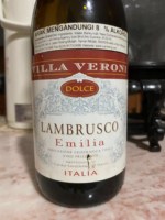 Villa Veroni Lambrusco Emilia Dolce