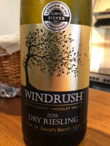 Windrush Dry Riesling | Vivino US