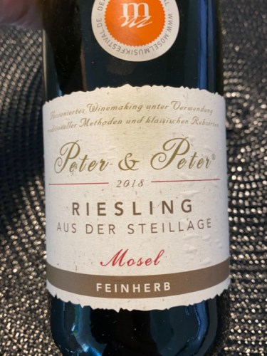 2018 Peter & Peter Aus der Steillage Riesling Feinherb | Vivino