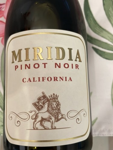 Miridia Pinot Noir | Vivino English