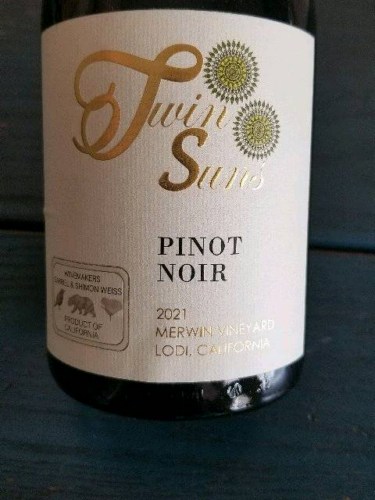 Twin Suns Merwin Vineyard Pinot Noir | Vivino US
