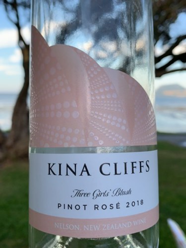 Kina Cliffs Three Girls‘ Blush Pinot Rosé | Vivino US