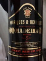 Henriques & Henriques Reserve 5 Years Old Finest Medium Rich Madeira